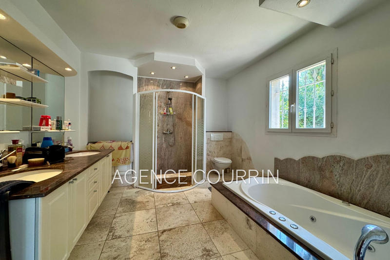 Maison - 205 m² - 5 pièces