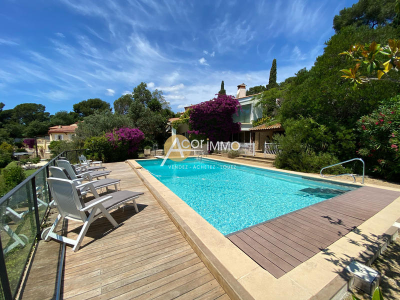 Maison - 270 m² - 6 pièces