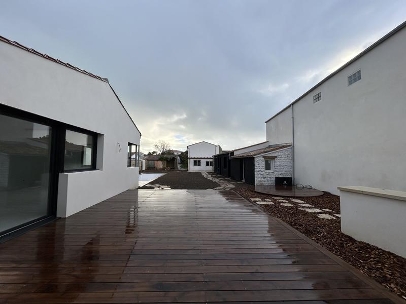 Villa - 395 m² - 10 pièces