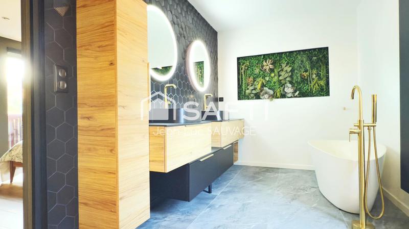 Maison - 210 m² - 5 pièces