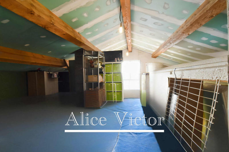 Maison - 355 m² - 12 pièces