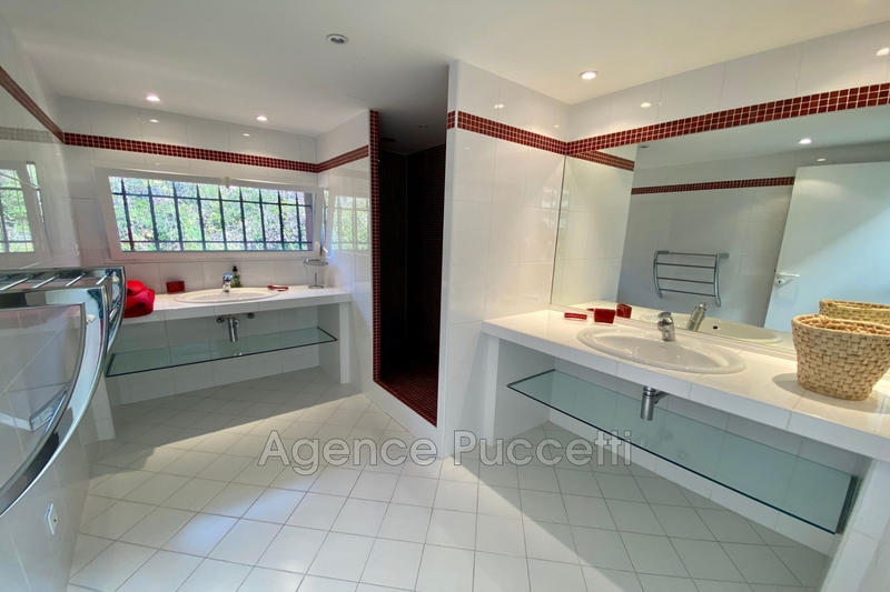 Demeure - 230 m² - 8 pièces