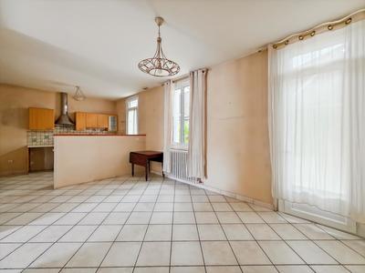 Maison - 136 m² - 6 pièces