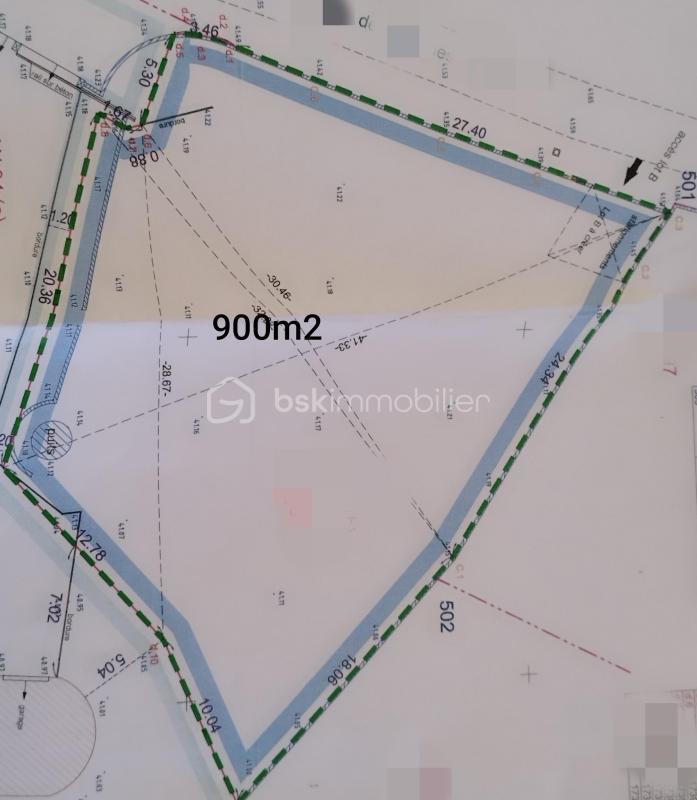 Terrain constructible - 900 m²