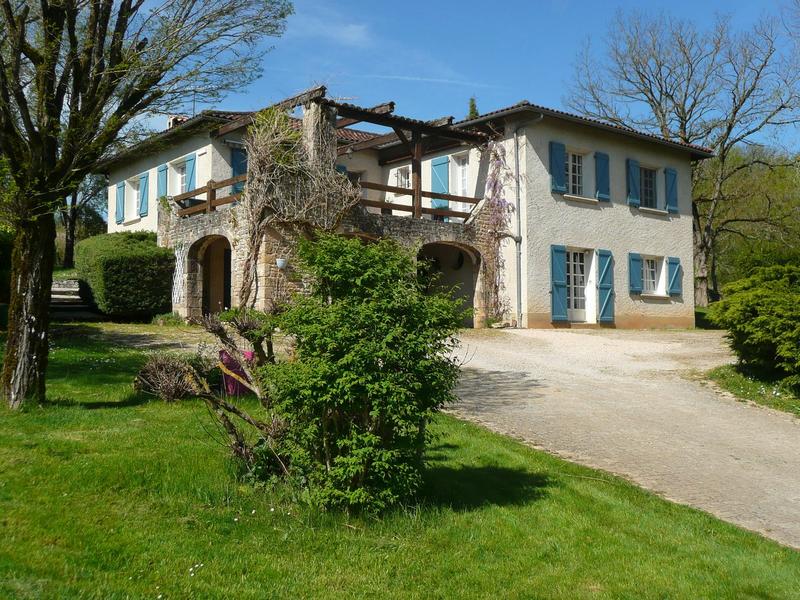 Maison - 222 m² - 10 pièces