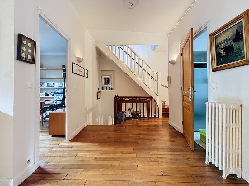 Maison bourgeoise - 200 m² - 9 pièces