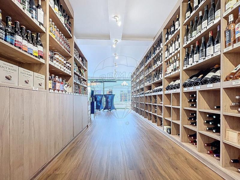 Magasins - 97 m² - 4 pièces