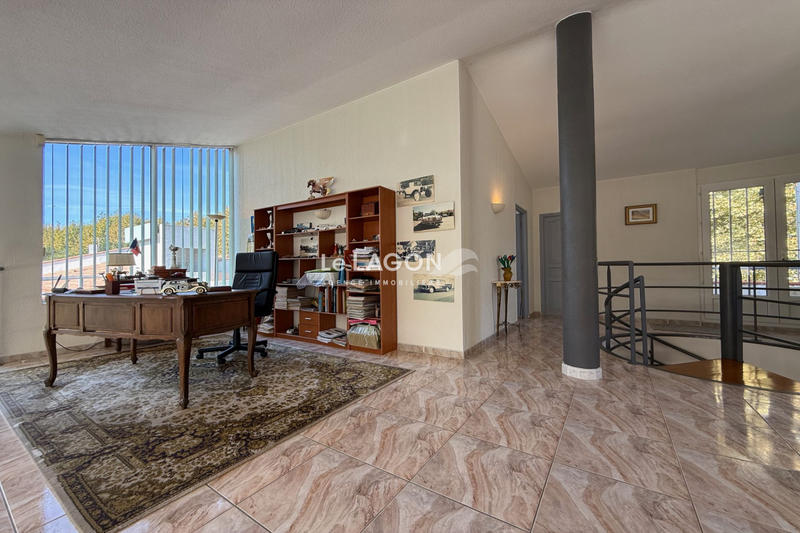 Maison - 236 m² - 4 pièces