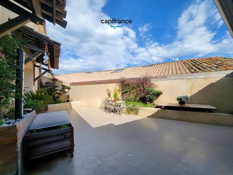 Maison traditionnelle - 252 m² - 10 pièces