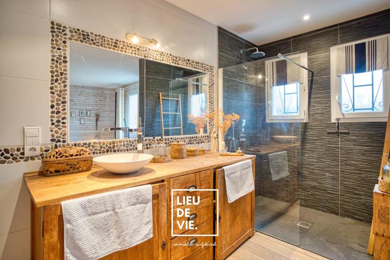 Maison ancienne - 210 m² - 8 pièces