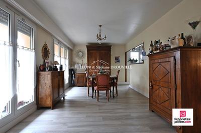 Appartement - 93 m² - 5 pièces