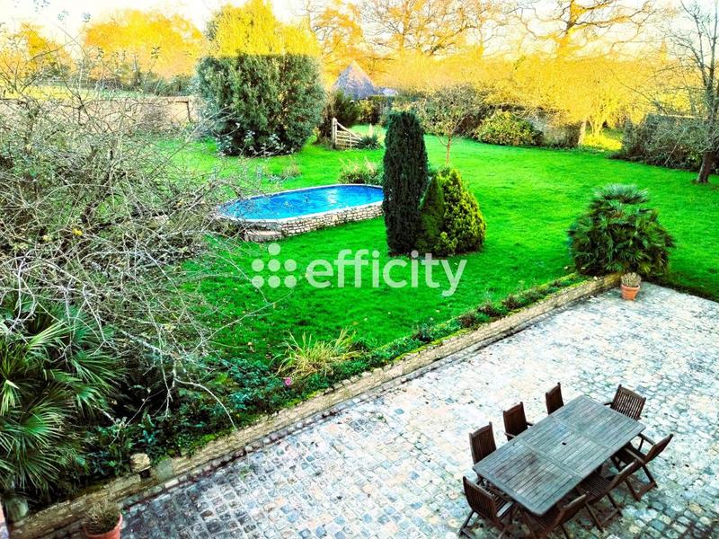 Maison - 250 m² - 8 pièces