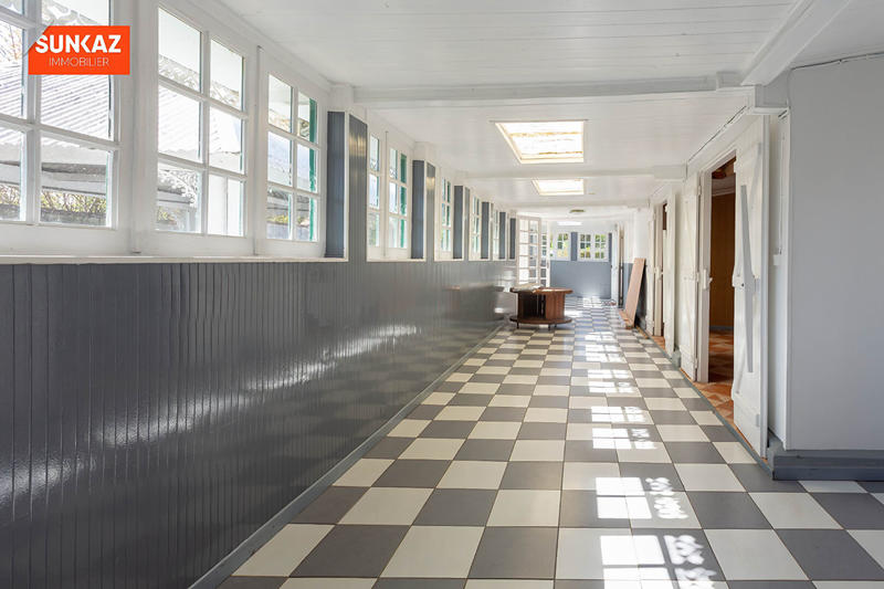 Maison - 220 m² - 7 pièces