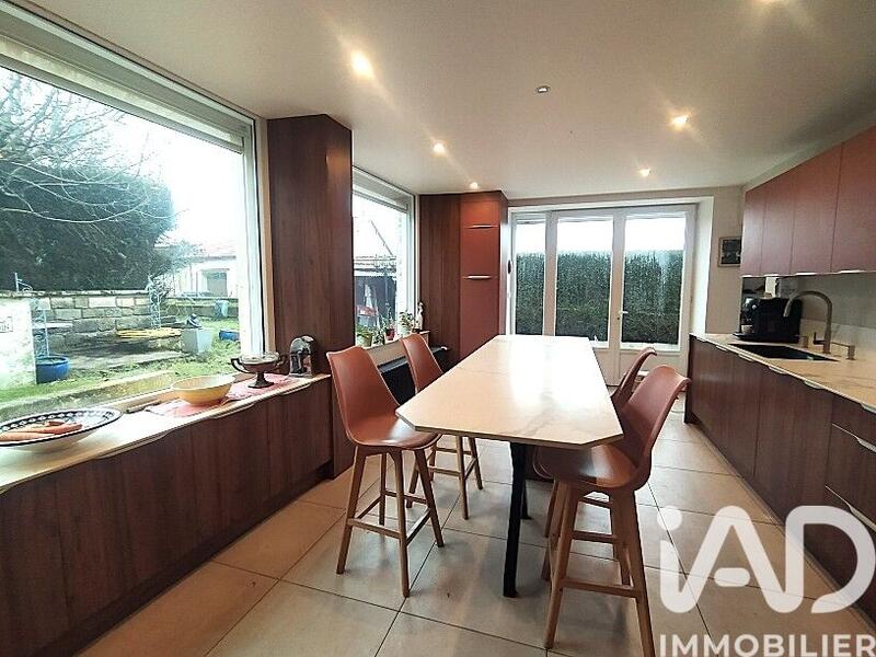 Maison - 250 m² - 6 pièces