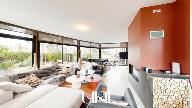 Maison - 210 m² - 6 pièces