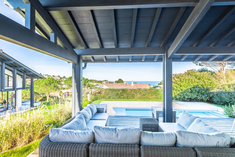 Maison - 425 m² - 12 pièces