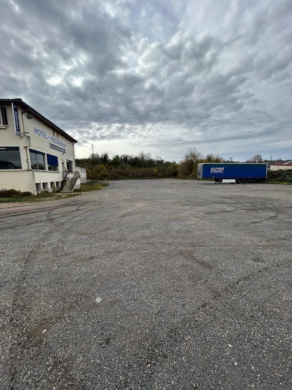 Local commercial - 11 190 m² - 18 pièces