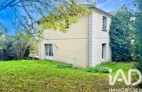 Maison - 220 m² - 8 pièces