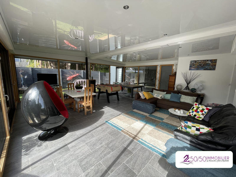 Maison - 252 m² - 9 pièces