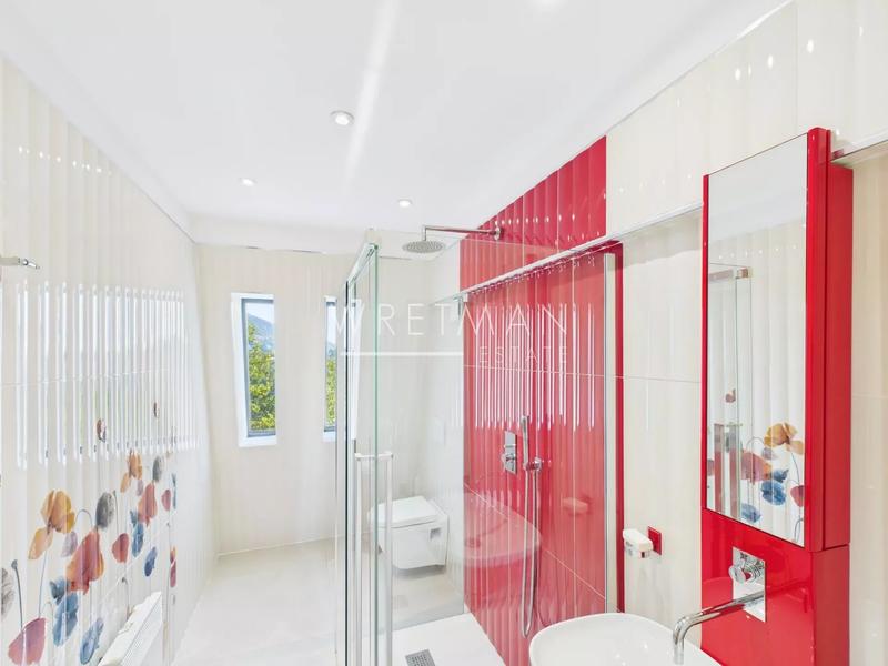 Villa - 335 m² - 7 pièces