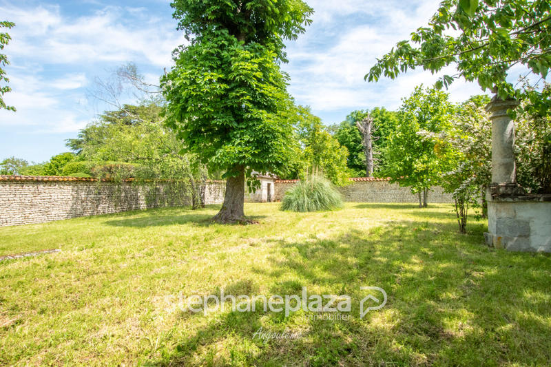 Demeure - 220 m² - 6 pièces