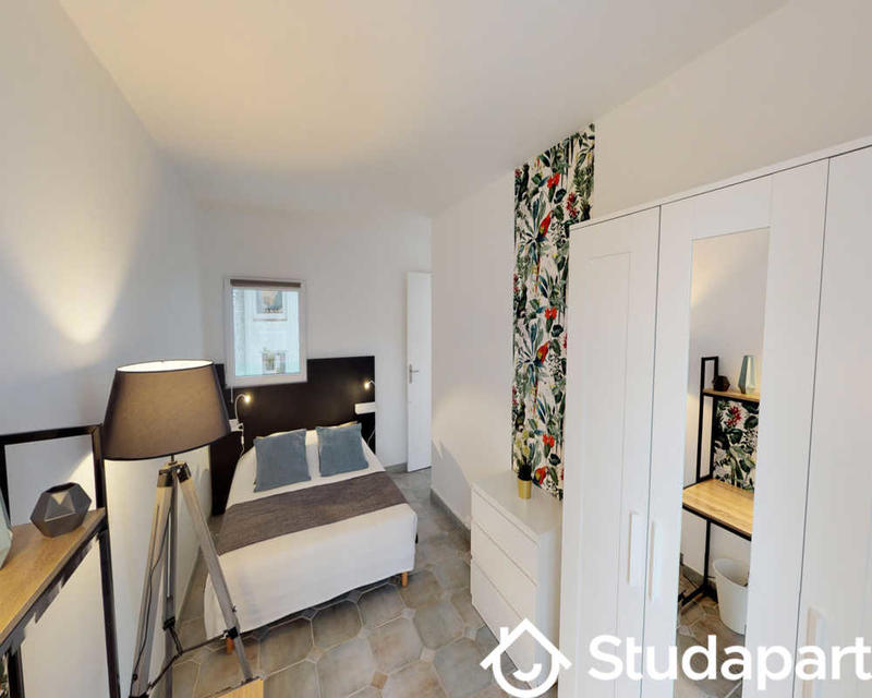 Chambre - 140 m² - 1 pièce