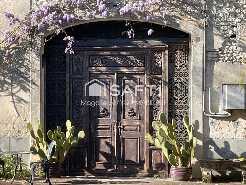 Maison - 370 m² - 12 pièces