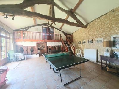 Maison en pierre - 243 m² - 6 pièces