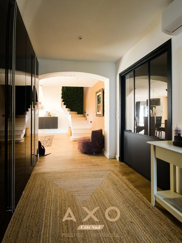 Maison - 300 m² - 10 pièces