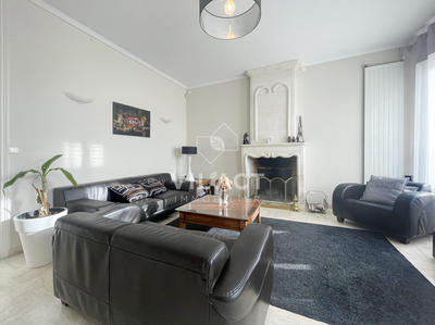 Maison - 330 m² - 9 pièces