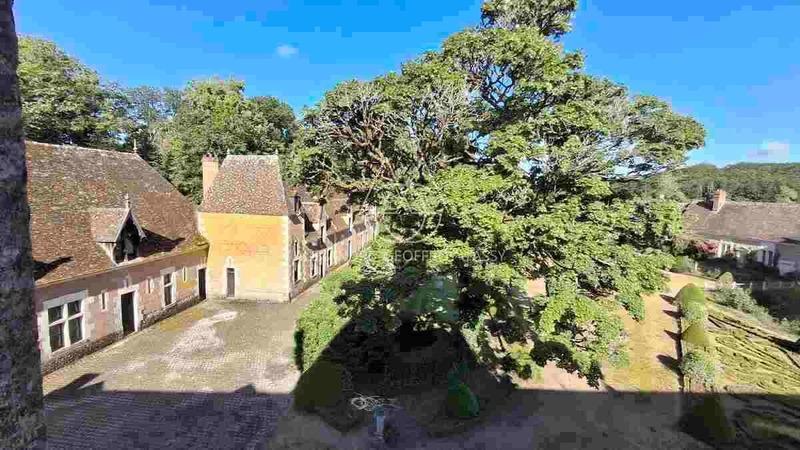 Château - 2 500 m² - 30 pièces