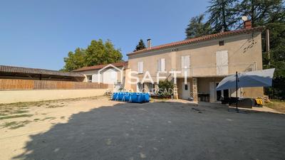 Maison - 230 m² - 12 pièces