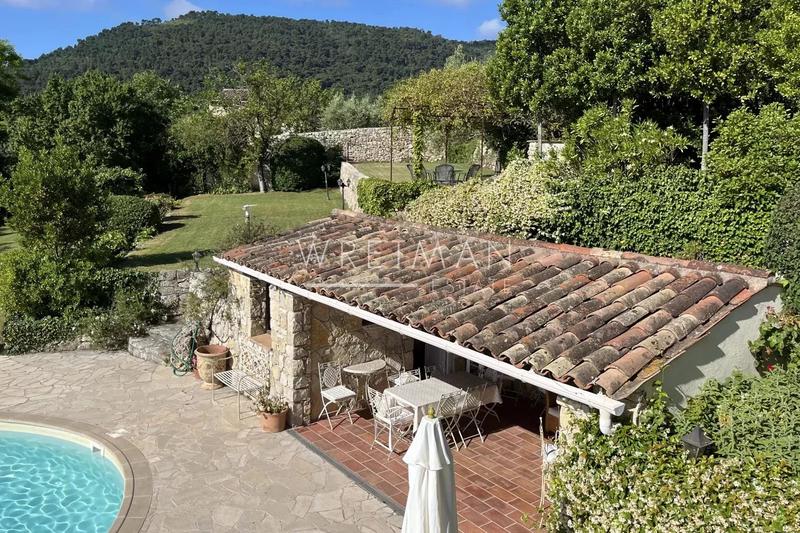 Villa - 192 m² - 9 pièces