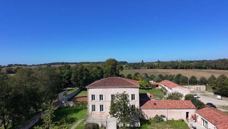 Propriété - 768 m² - 17 pièces