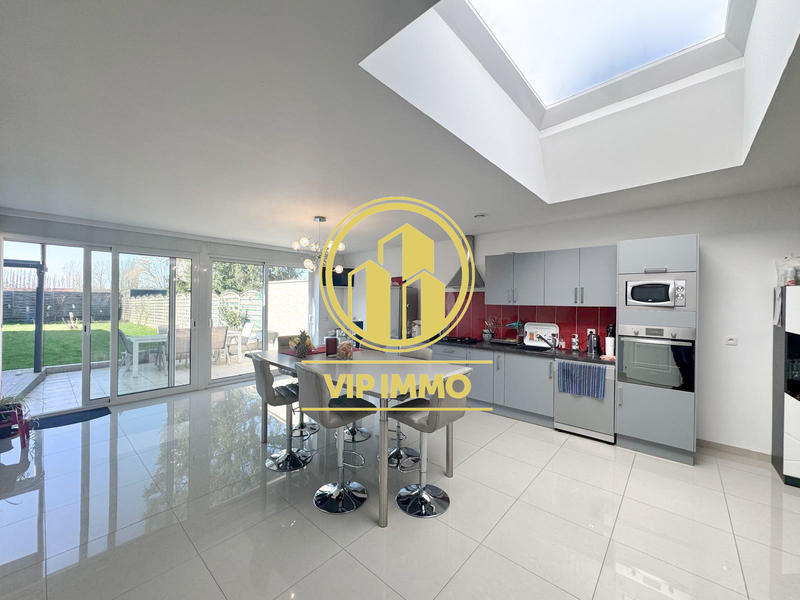 Maison - 141 m² - 10 pièces