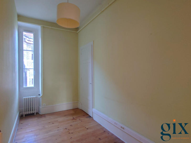 Appartement - 255 m² - 10 pièces