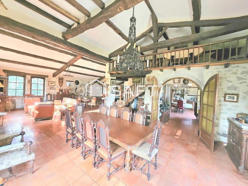 Maison - 278 m² - 8 pièces