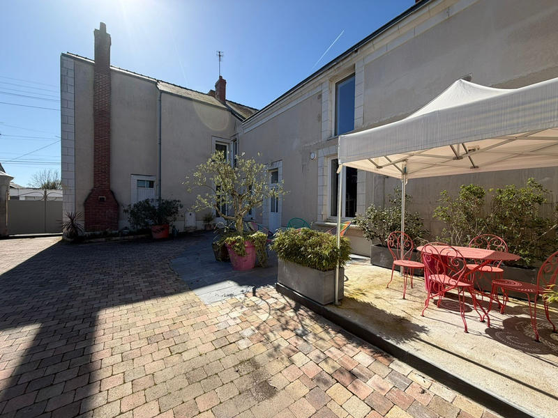 Maison - 342 m² - 8 pièces