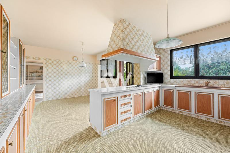 Maison - 424 m² - 9 pièces