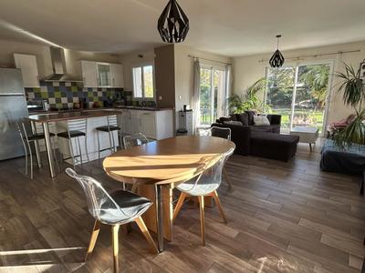 Maison - 94 m² - 4 pièces