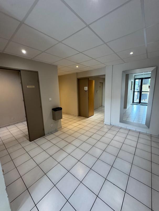 Bureau - 45 m² - 4 pièces