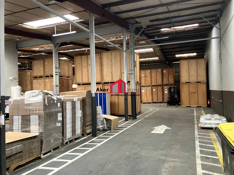 Local d'activités - 921 m² - 10 pièces