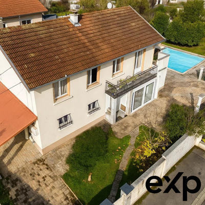 Maison - 182 m² - 9 pièces