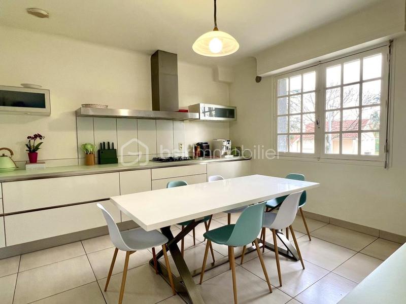 Maison - 180 m² - 7 pièces