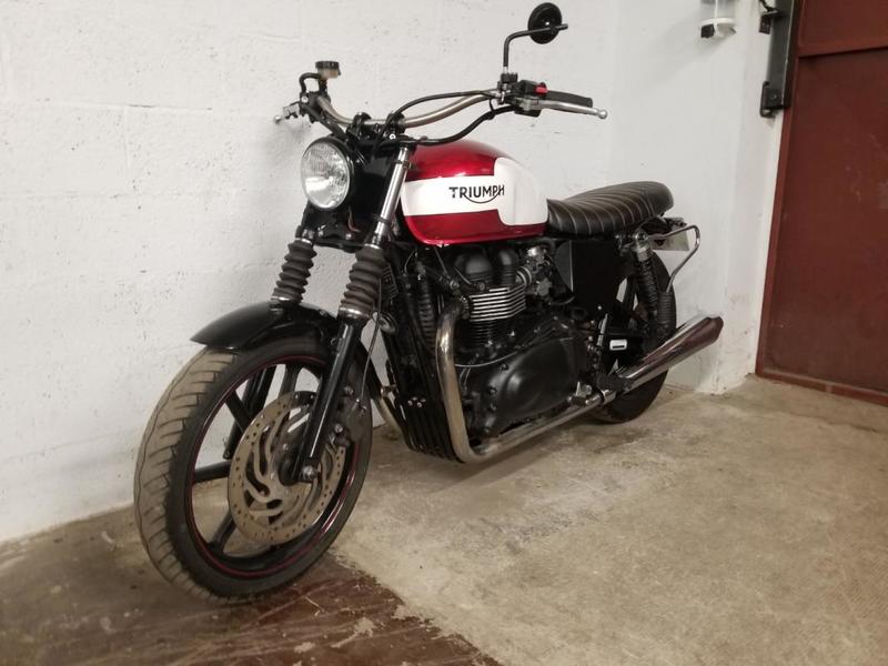 Triumph Bonneville 900 bobber triumph rouge 0900 439