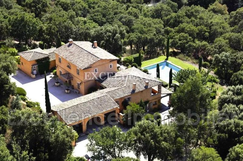 Propriété - 300 m² - 10 pièces