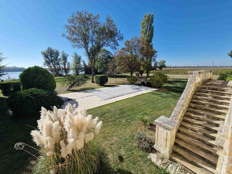 Propriété - 353 m² - 11 pièces