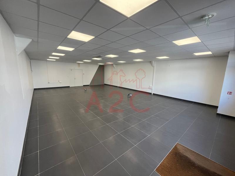 Local d'activité / Entrepôt - 179 m²