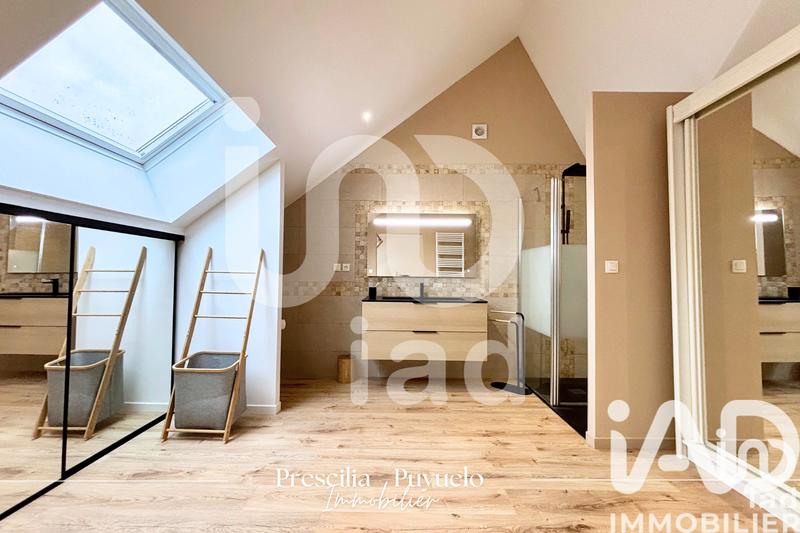 Maison - 279 m² - 9 pièces
