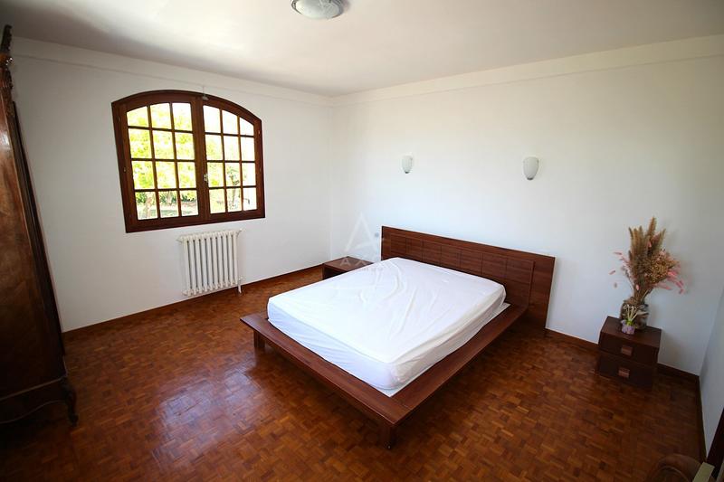 Maison - 256 m² - 7 pièces